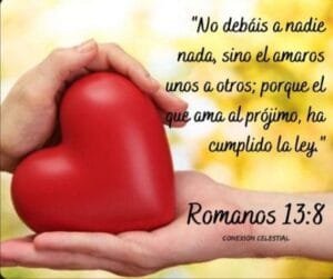 corazón en dos manos con salmo romanos 13-8