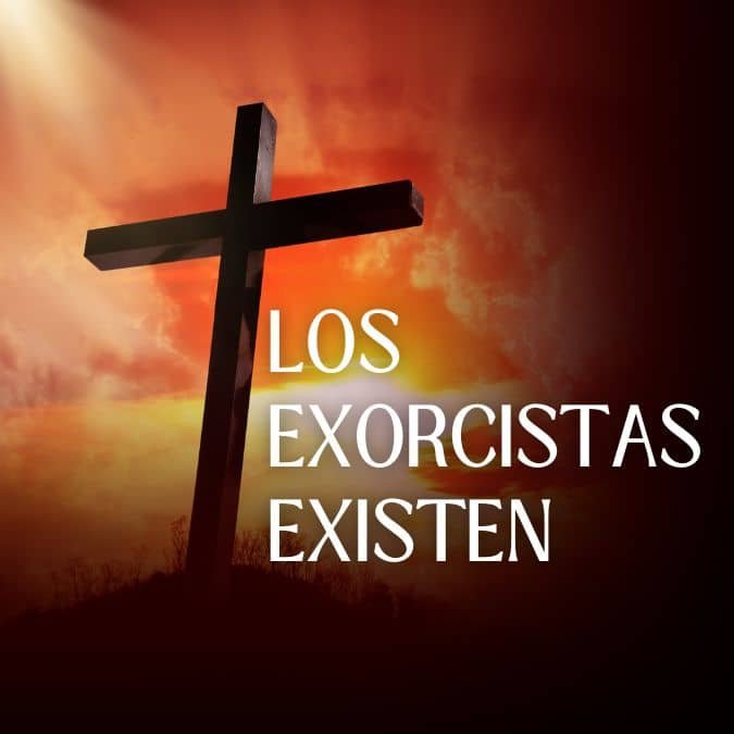 CRUZ CATOLICA AL ATARDECER